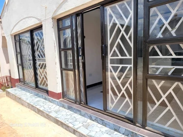 3 Bedroom Flat & Apartment