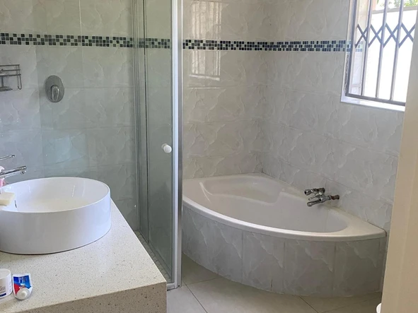 4 Bedroom Flat & Apartment